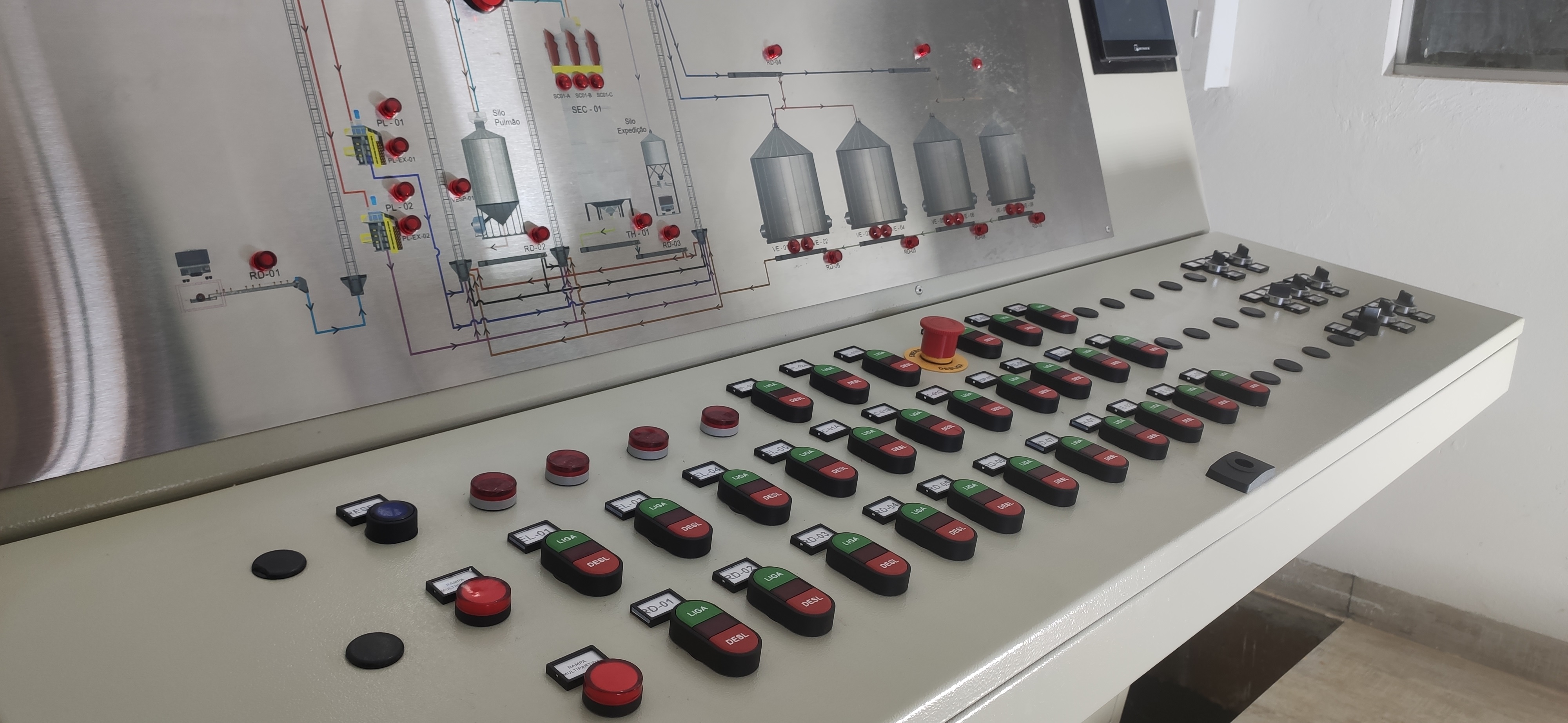 CCM e painel sinótico para controle de armazenagem de grãos
